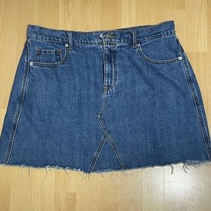 Old Navy denim raw hem jeans skirt. Sz 14